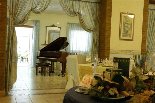 Albergo-Ristorante"Parco Alle Noci"Tra La Cascata Delle Marmore,Labro E Valle Santa Di S Francesco Rivodutri 외부 사진